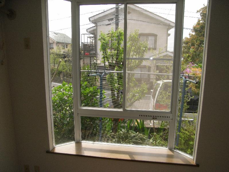 Living and room. bay window