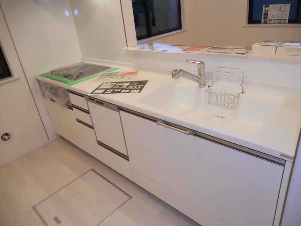 Kitchen. Indoor (11 May 2013) Shooting