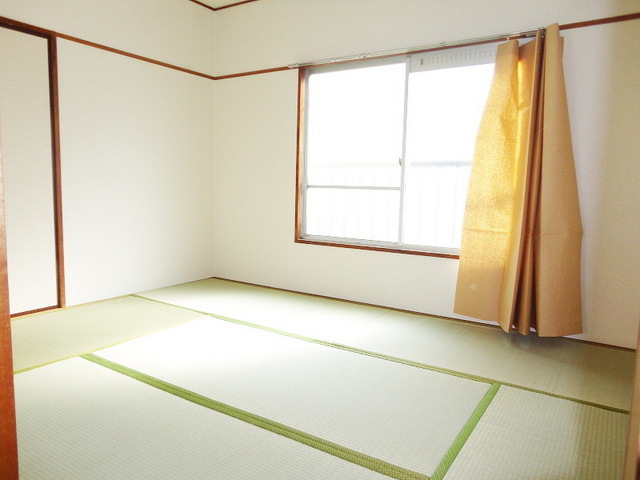 Other room space. Beautiful rooms