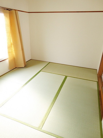 Living and room. It will calm the Japanese-style room