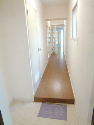 Entrance. Entrance neat