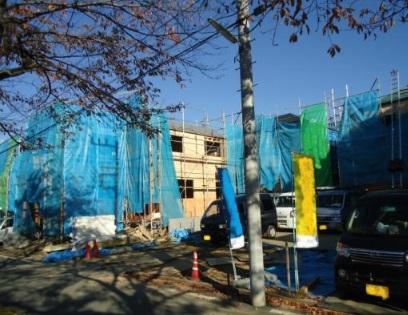 Local appearance photo. The surroundings are surrounded by a green residential area.