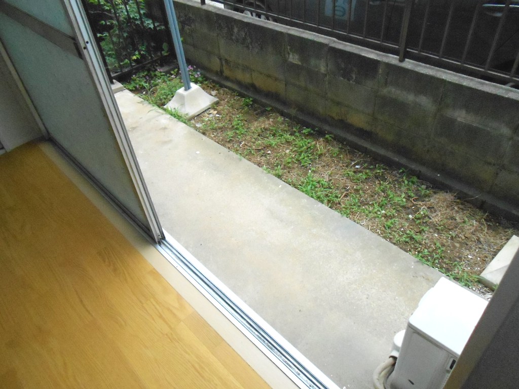 Garden. Clothes stand installation Allowed