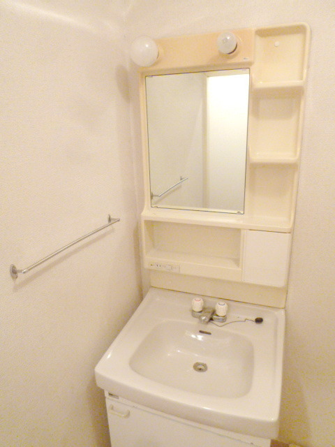 Washroom. Independent wash basin