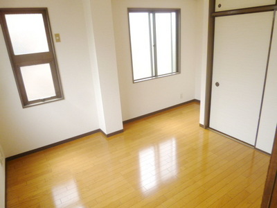 Other room space. Sunny