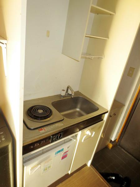 Kitchen. Kitchen. There is wide enough for use by one person.