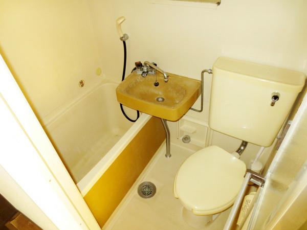 Bathroom. Bathroom is. If one is wide enough.