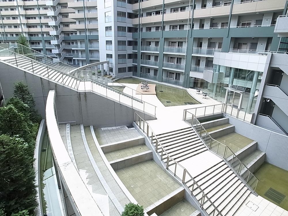 Other common areas. On-site promenade