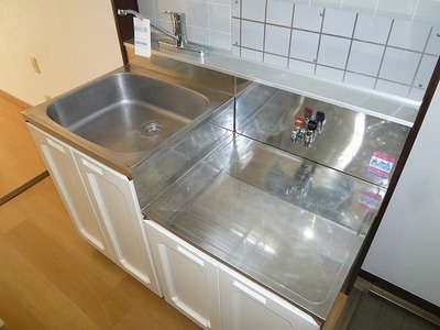 Kitchen. Gas stove can be installed