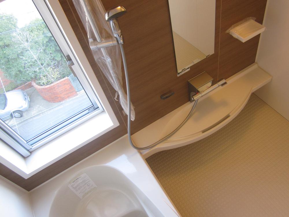 Bathroom. You can bathe while enjoying the scenery