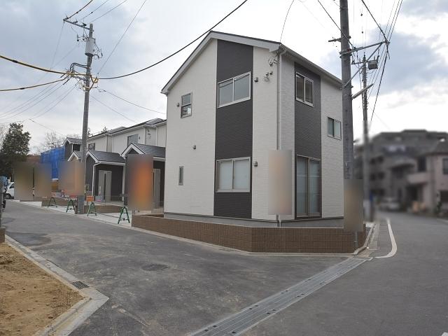 Local photos, including front road. Contact road situation