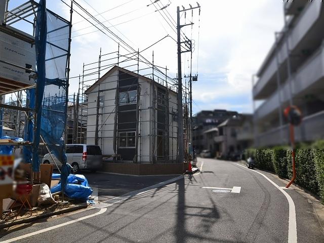 Local photos, including front road. Contact road situation