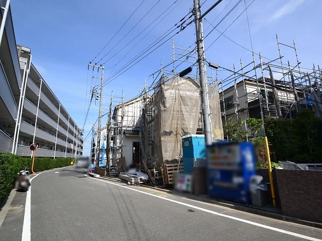 Local photos, including front road. Contact road situation