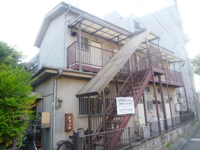 Building appearance. Quiet location