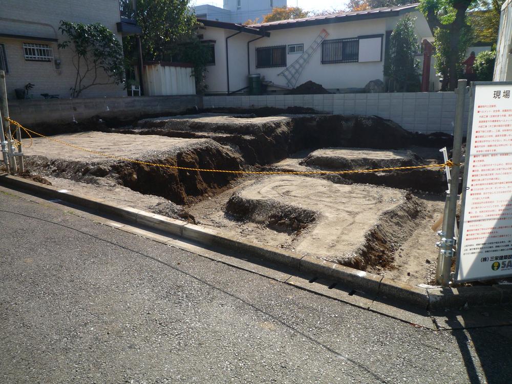 Local photos, including front road. Local (11 May 2013) Shooting