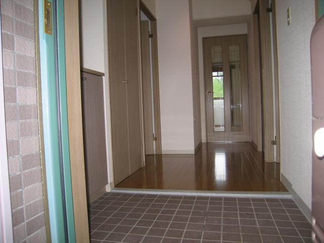 Entrance. Inverted type