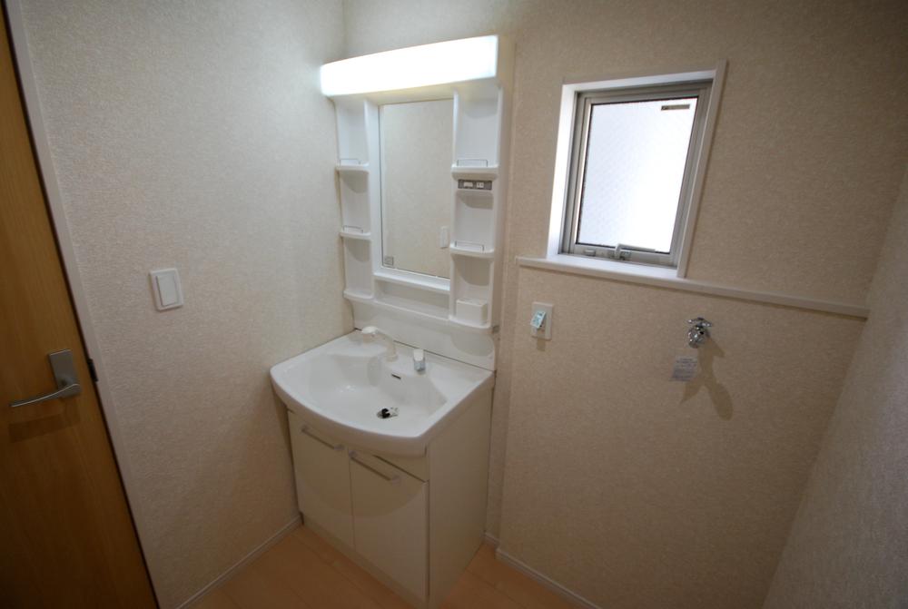 Wash basin, toilet. Indoor (12 May 2013) Shooting