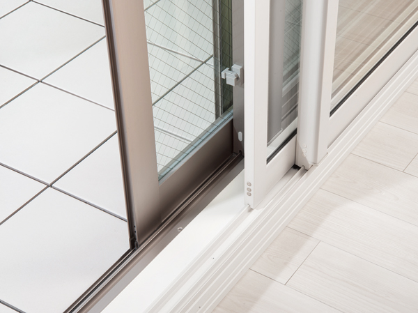 Other.  [Soundproof sash] The dwelling unit window, Sound insulation grade T-1 ~ T-4 employs the equivalent of soundproof sash. To reduce the impact of the sound from the outside, To achieve a quiet living environment.