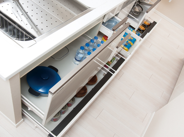 Kitchen.  [Slide storage (with Bull motion function)] It can be used without waste as far as it will go, Out also housed easy drawer type. Slowly quiet to close with a bull motion function also press strongly.