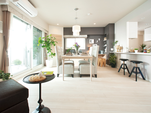 Living.  [living ・ dining] Exhilaration of all households southeast. To realize every day, Expanse of space. ( ※ All indoor photo A type of listed below ・ Sale settled)