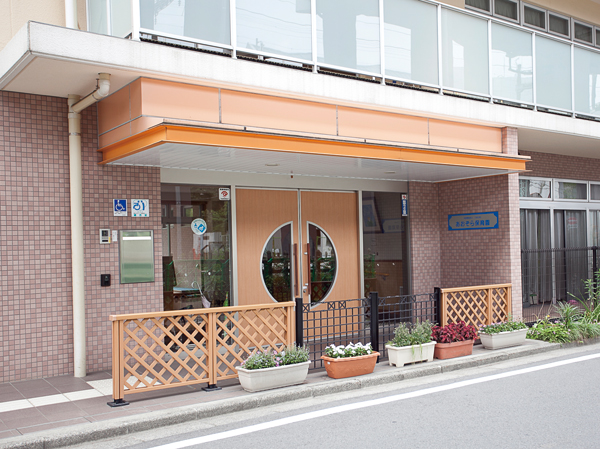 Surrounding environment. Blue sky nursery school (3-minute walk / About 200m)