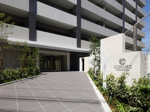 Buildings and facilities. Approach with a depth that invites to the abode, In the prologue space to comfortable. Increase the expectations for quality life starts here, Let me inflate to enrich the image. (Entrance completed photo)