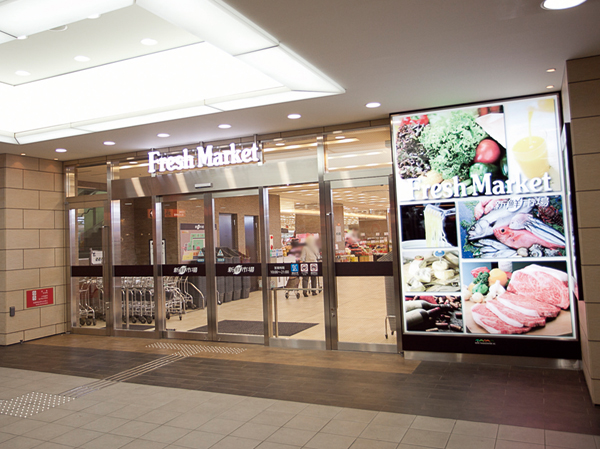 Surrounding environment. In the station yard of a 5-minute walk away, "Tama Center SC (in the station building) Keio (a 5-minute walk / About 360m) "is, Use in the kitchen feeling. Is a living environment that you can experience the convenience and richness.