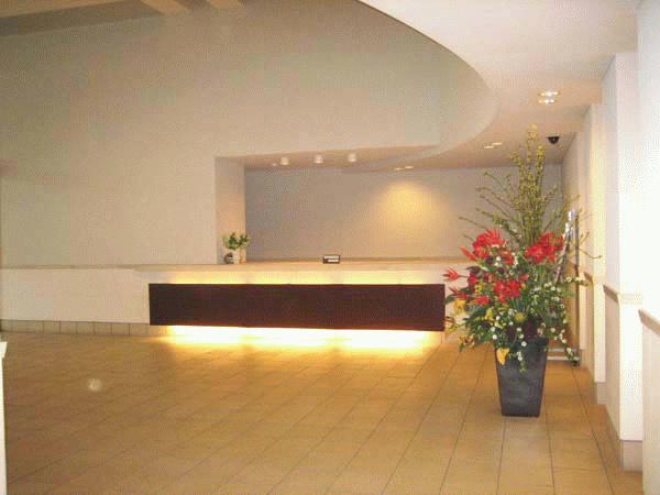 Other. Main entrance in the counter