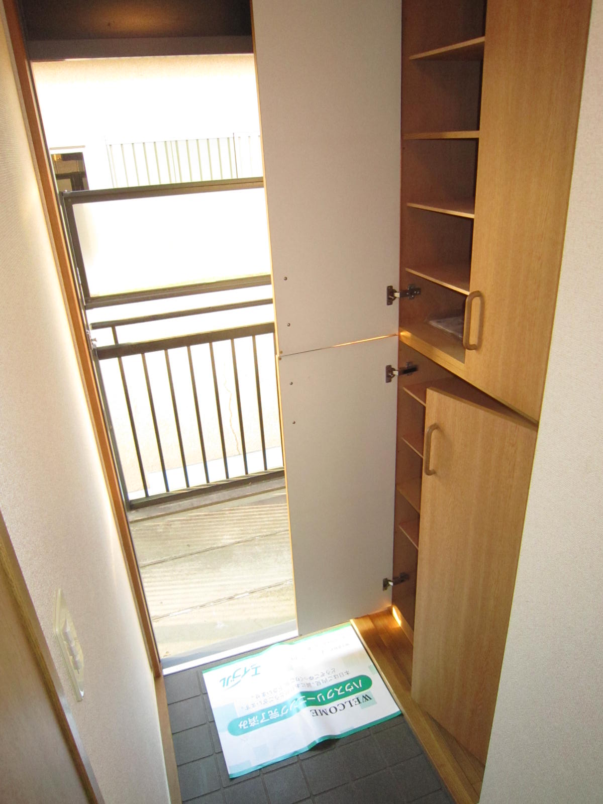 Entrance. Shoe box is also enhanced