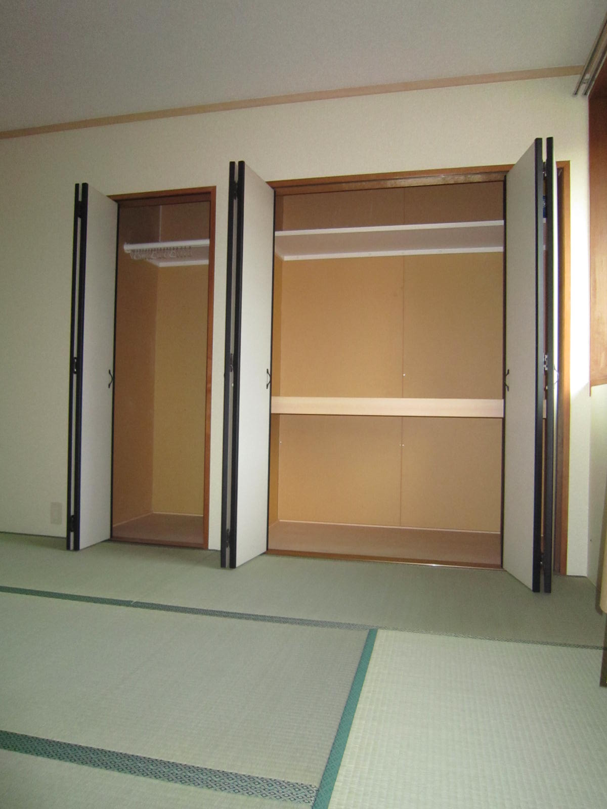 Receipt. Japanese-style side there is plenty of storage space