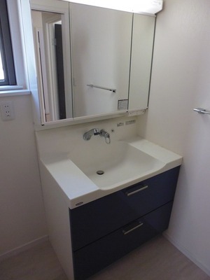 Washroom. Large independent is a wash basin