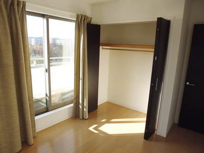 Other room space. Sunny