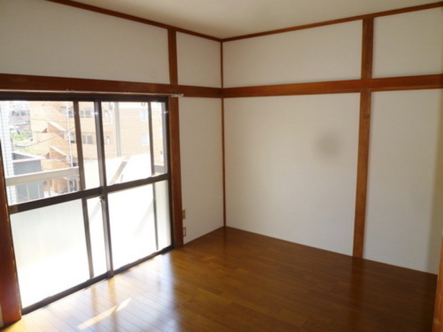 Living and room. Day well is bright rooms