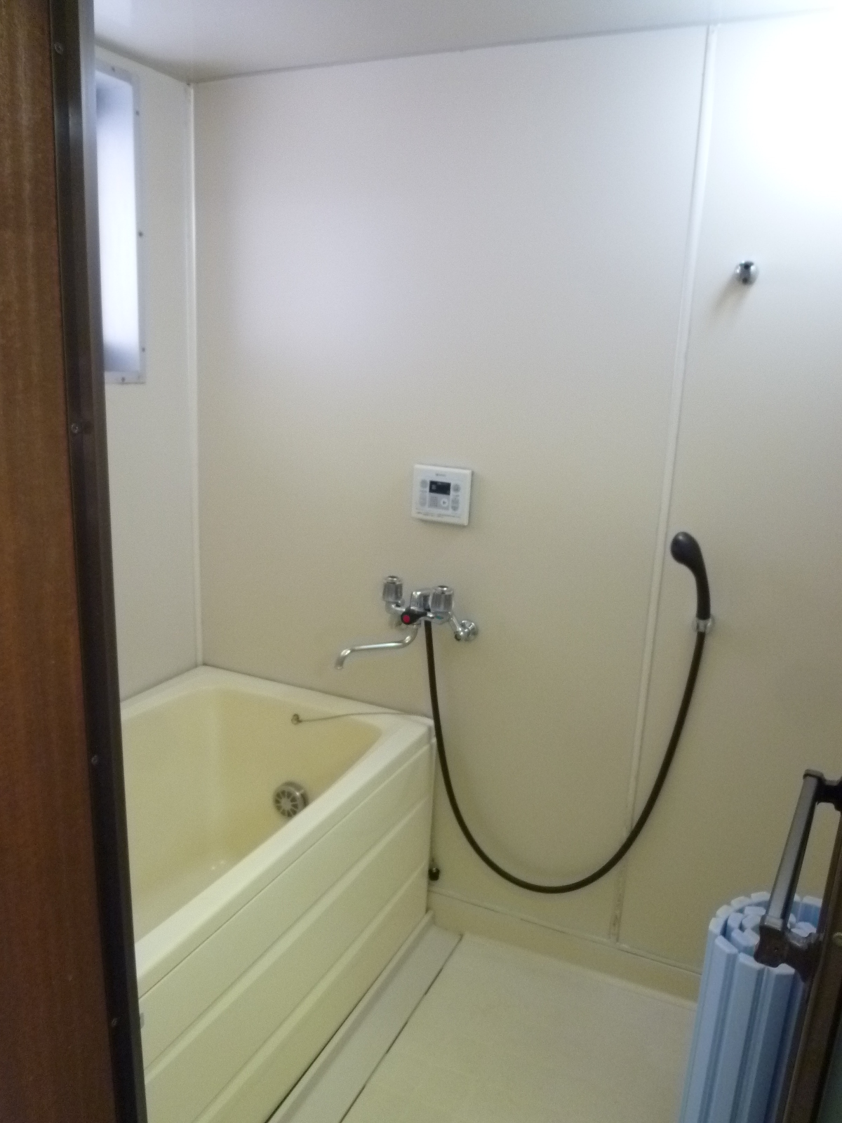 Bath. Reheating hot water supply!