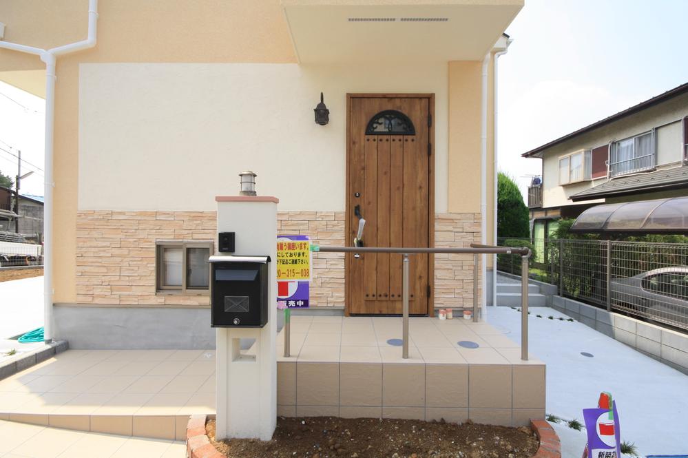 Entrance. Local (August 2013) Shooting