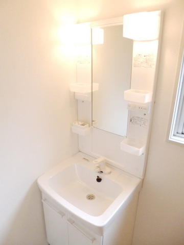 Washroom. Independent wash basin