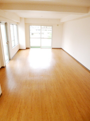 Other room space. Day is good