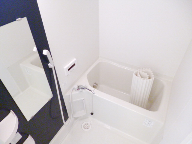 Bath. Clean bathroom