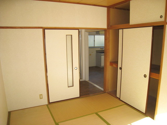 Receipt. You can also use a wide room with storage spread