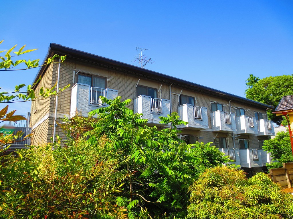 Building appearance. Situated in a quiet, residential area