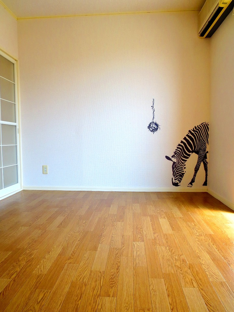 Living and room. Kitchen is partition in the sliding door ☆