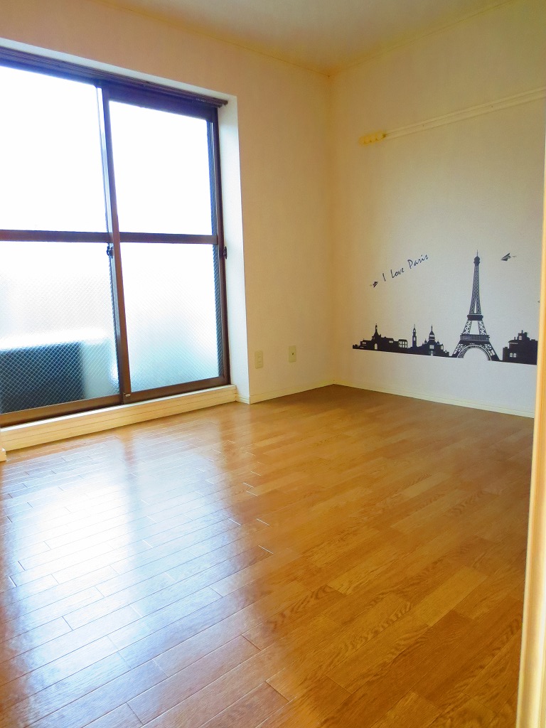 Living and room. Sunny ☆