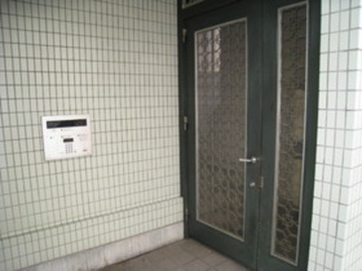 Entrance. Entrance auto with lock