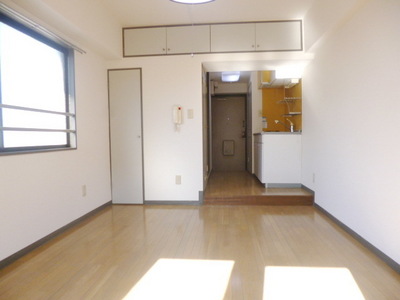 Other room space. Corner room