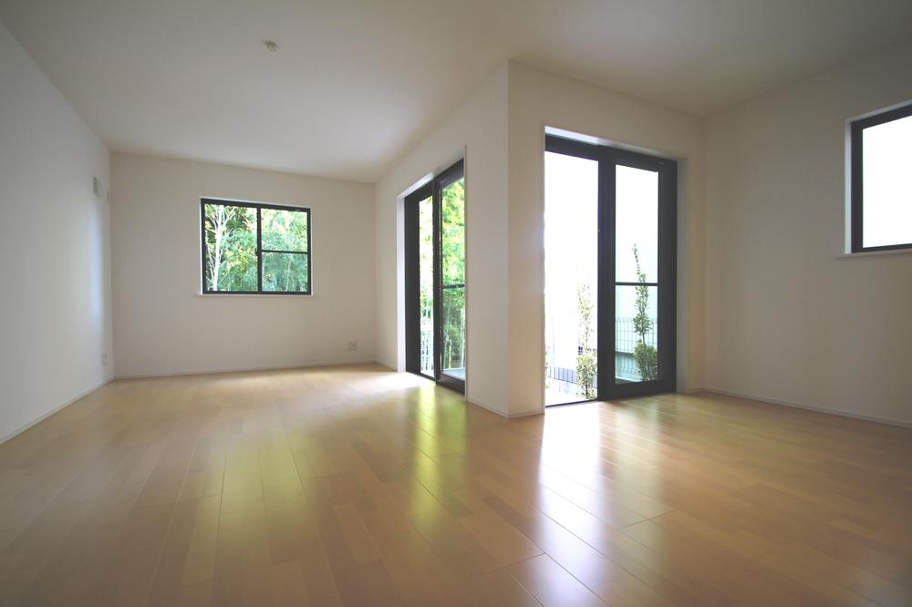 Living. Local (12 May 2013) Shooting