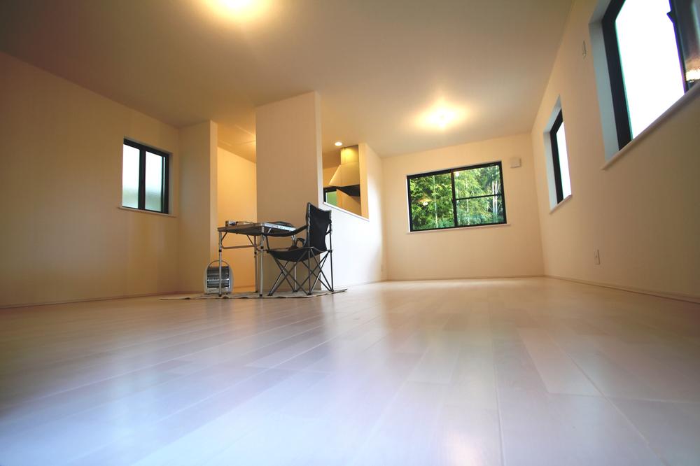 Living. Local (12 May 2013) Shooting