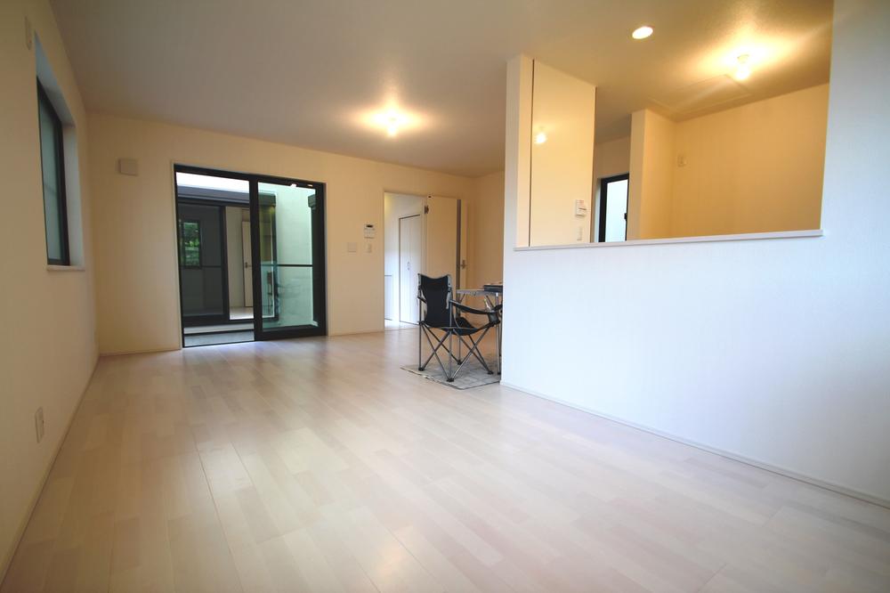 Living. Local (12 May 2013) Shooting