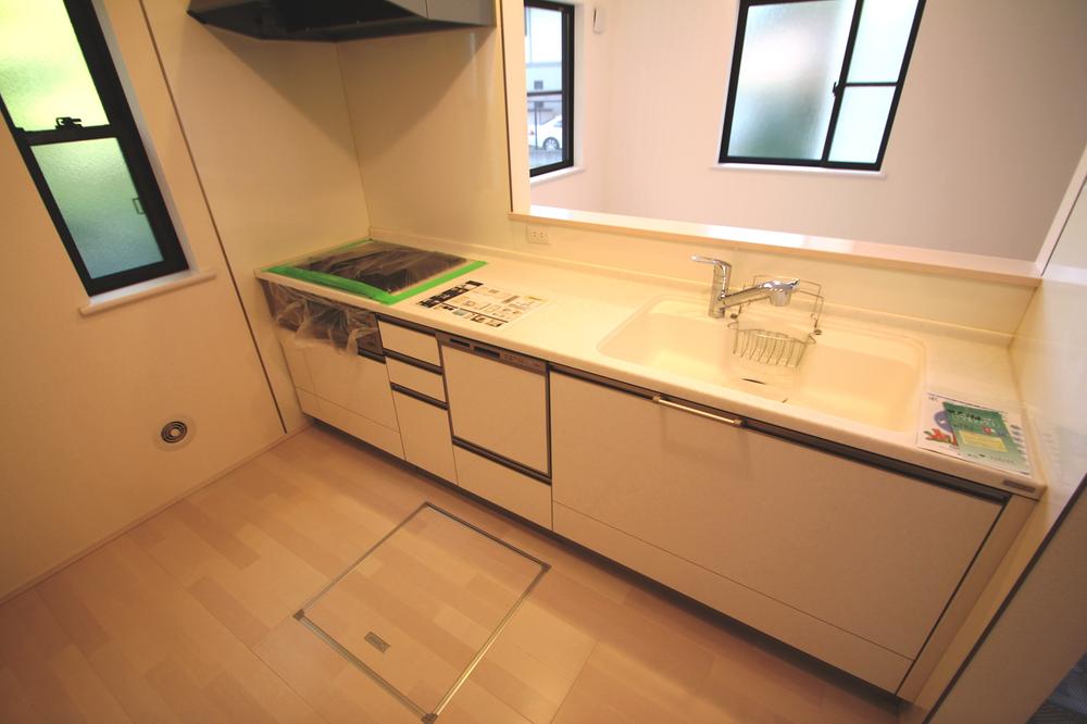 Kitchen. Local (12 May 2013) Shooting