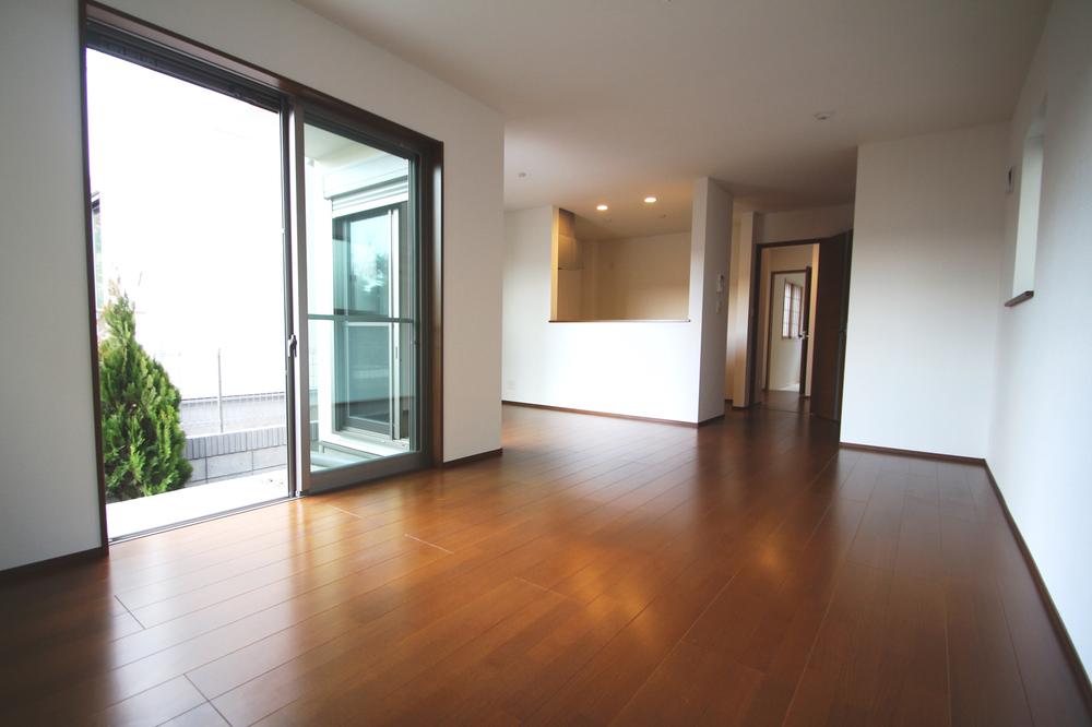 Living. Local (12 May 2013) Shooting