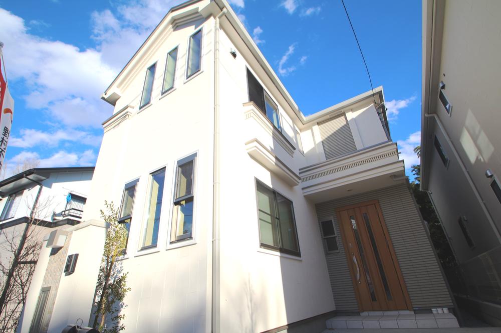 Local appearance photo. Local (12 May 2013) Shooting